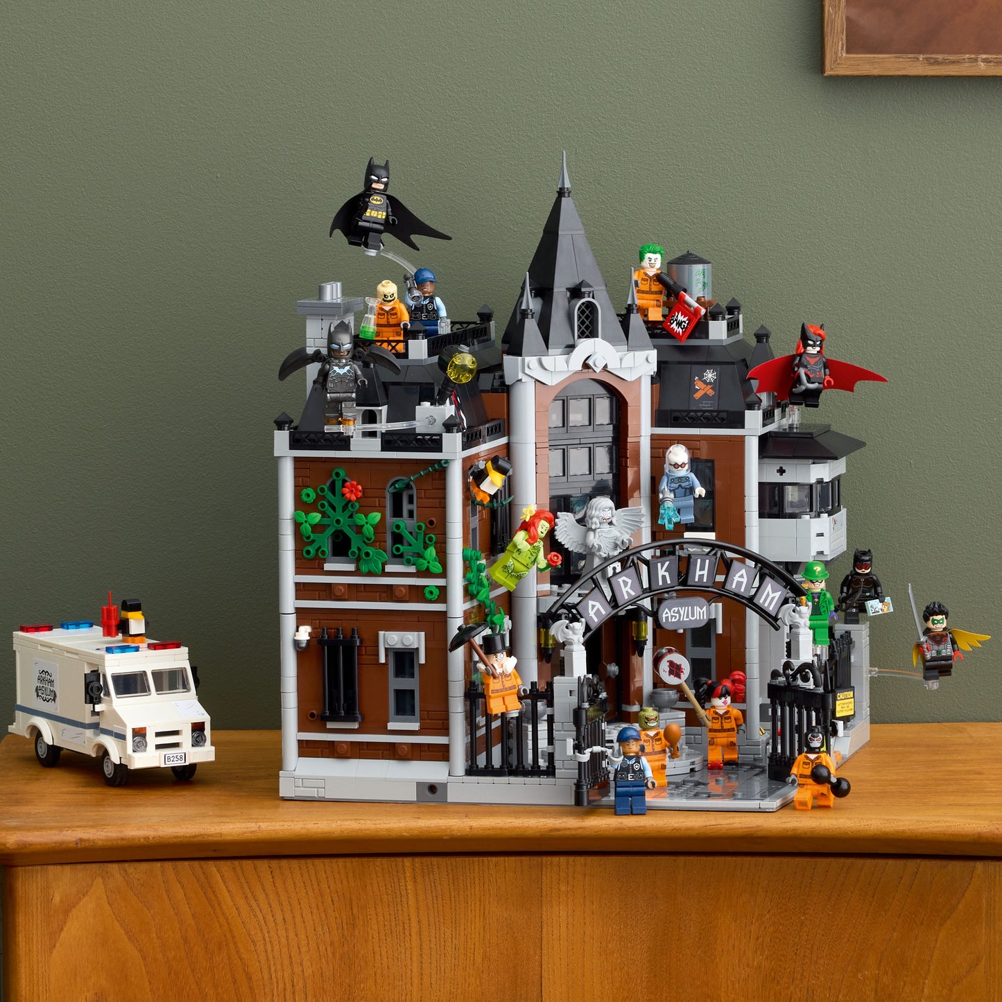 LEGO 76300 Batman Arkham Asylum