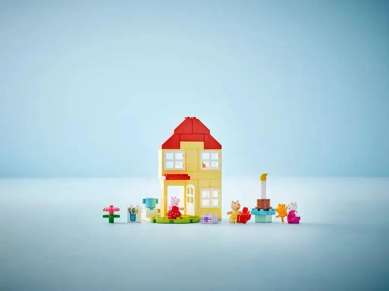 LEGO Peppa Pig Birthday House 10433 DUPLO @ 2TTOYS | Official LEGO shop😊🥰 2TTOYS €. 38.49