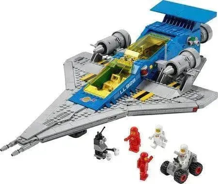 LEGO ICONS 928 Space Cruiser with colorful design and four mini-figures for LEGO space space enthusiasts
