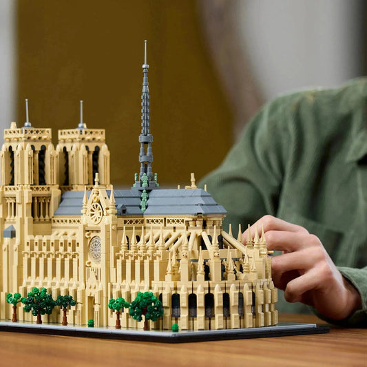 What is the largest LEGO architecture set?