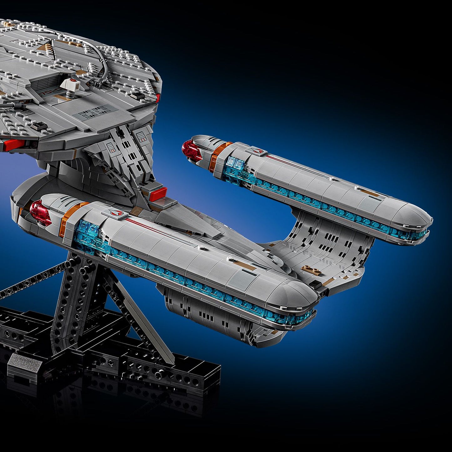 LEGO StarTrek Enterprise... الجذع ليس متاحًا بشكل جيد وخفيف الوزن في مكانه