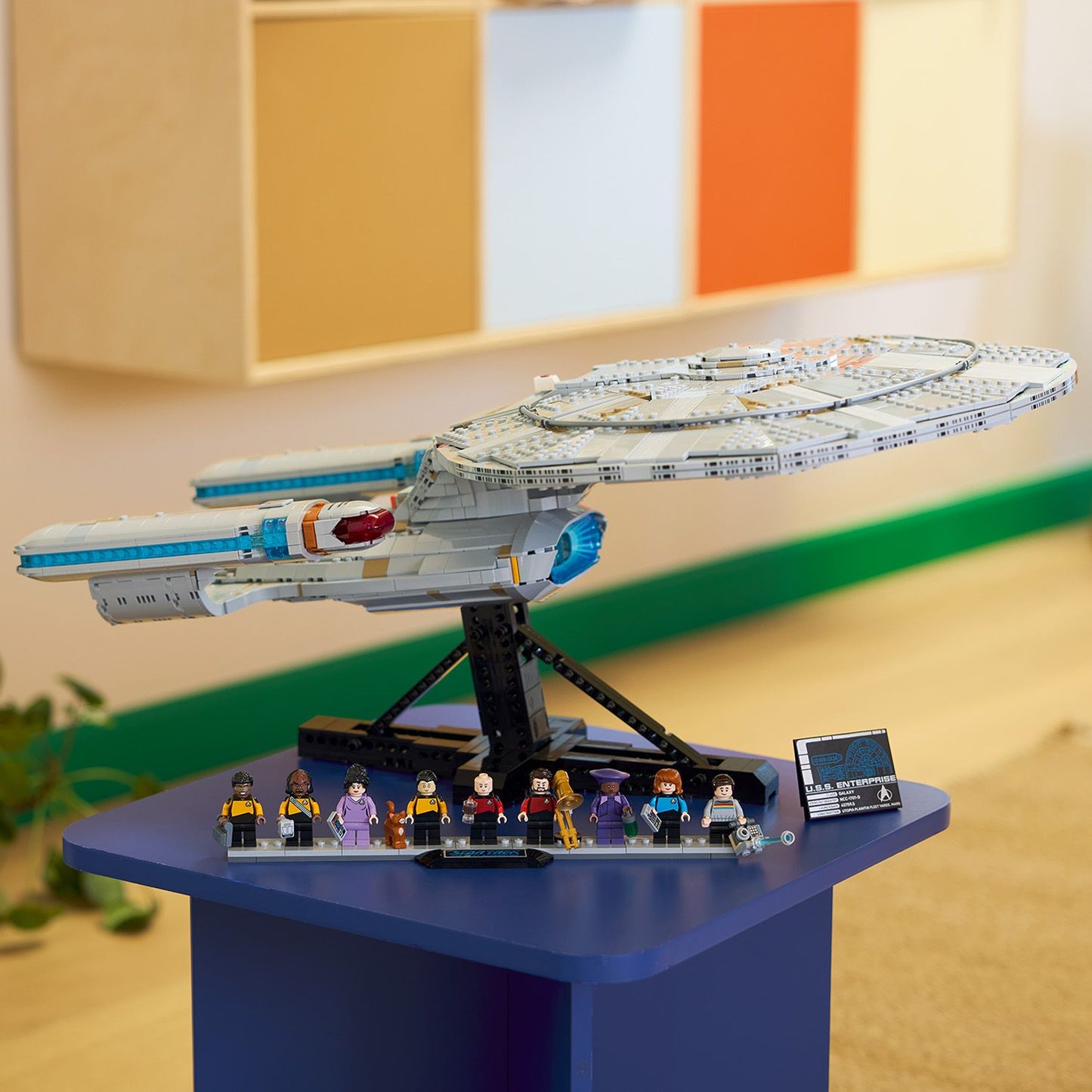LEGO StarTrek Enterprise... الجذع ليس متاحًا بشكل جيد وخفيف الوزن في مكانه