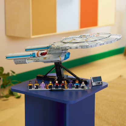 LEGO StarTrek Enterprise... الجذع ليس متاحًا بشكل جيد وخفيف الوزن في مكانه
