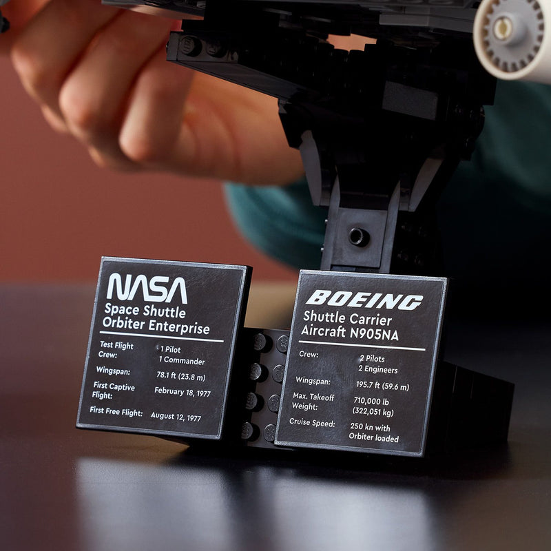 أيقونات طائرة حاملة المكوك LEGO 10360 (أغسطس)