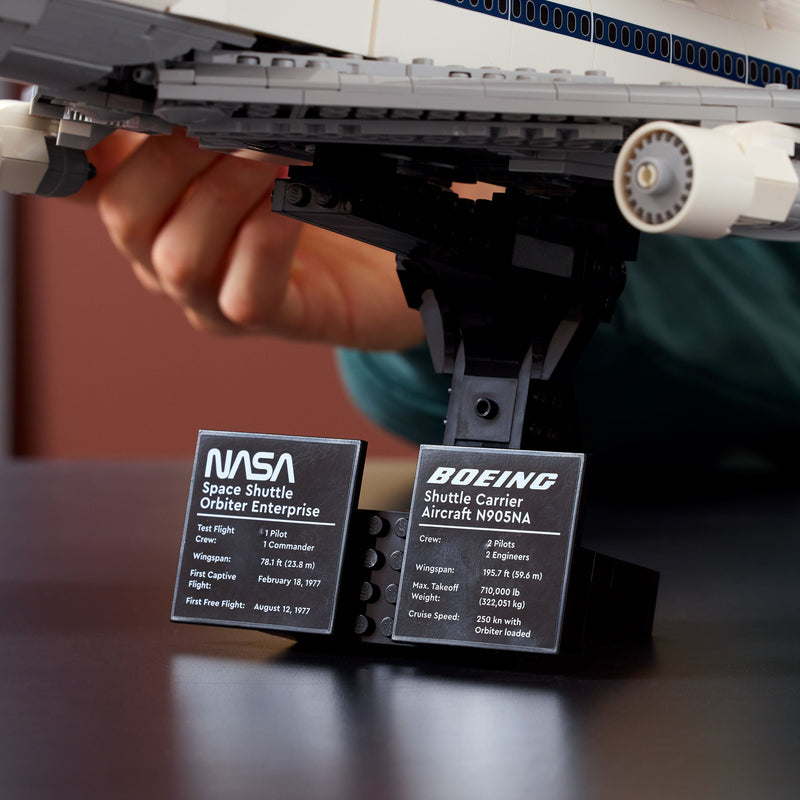 أيقونات طائرة حاملة المكوك LEGO 10360 (أغسطس)