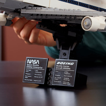 أيقونات طائرة حاملة المكوك LEGO 10360 (أغسطس)