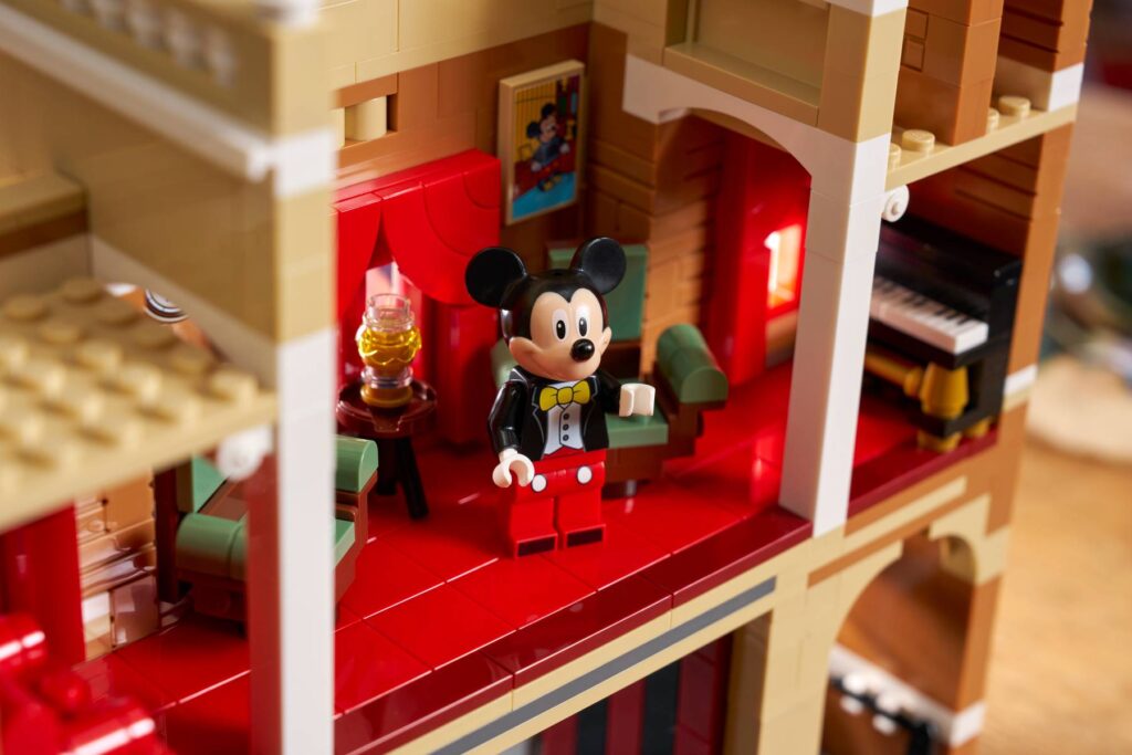LEGO Main Street 43302 Disney