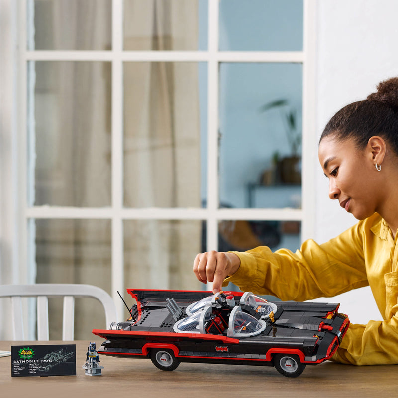 ليجو باتمان™: سيارة باتموبيل™ 76328 الكلاسيكية من المسلسل التلفزيوني باتمان
