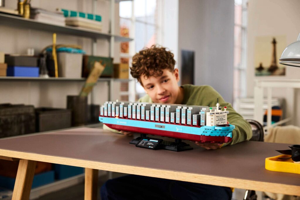 LEGO Maersk Dual-Fuel Container Vessel 40955 Icons