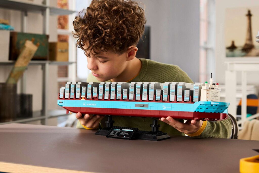 LEGO Maersk Dual-Fuel Container Vessel 40955 Icons