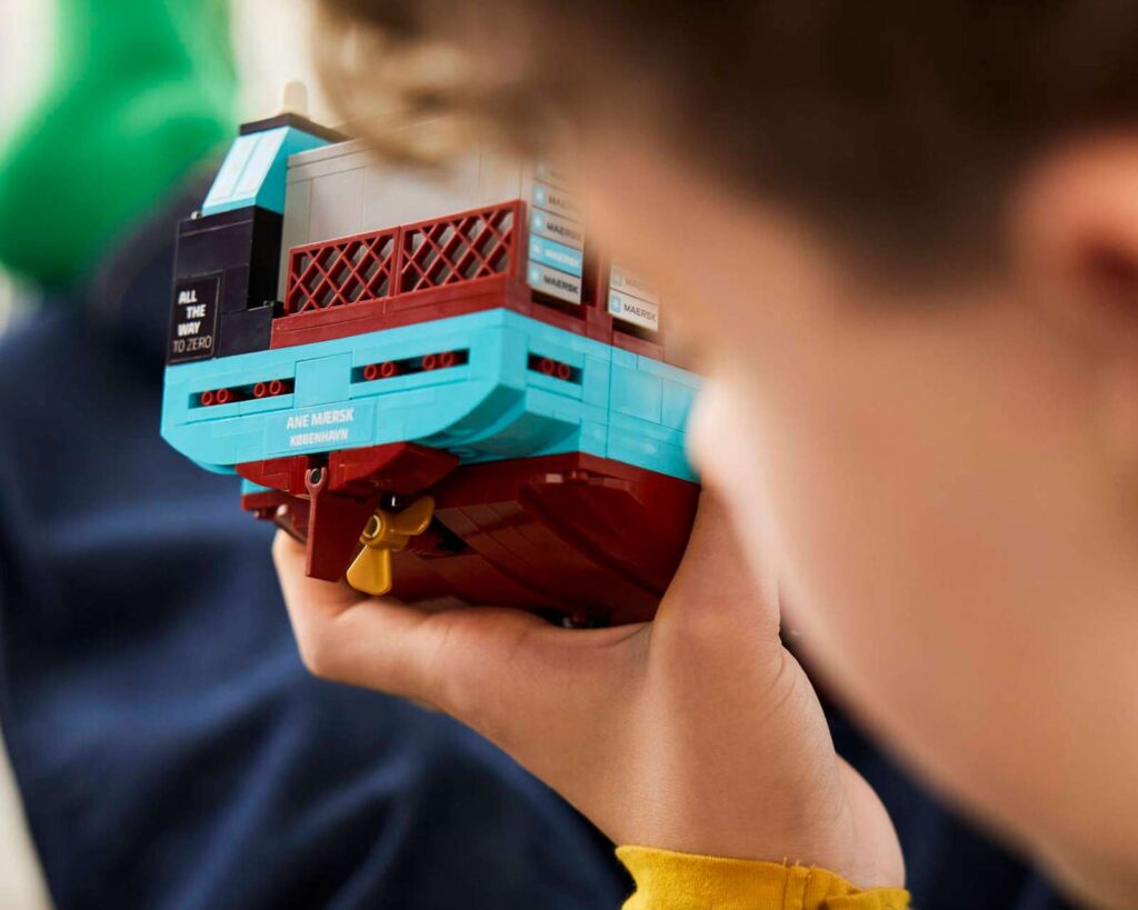 LEGO Maersk Dual-Fuel Container Vessel 40955 Icons