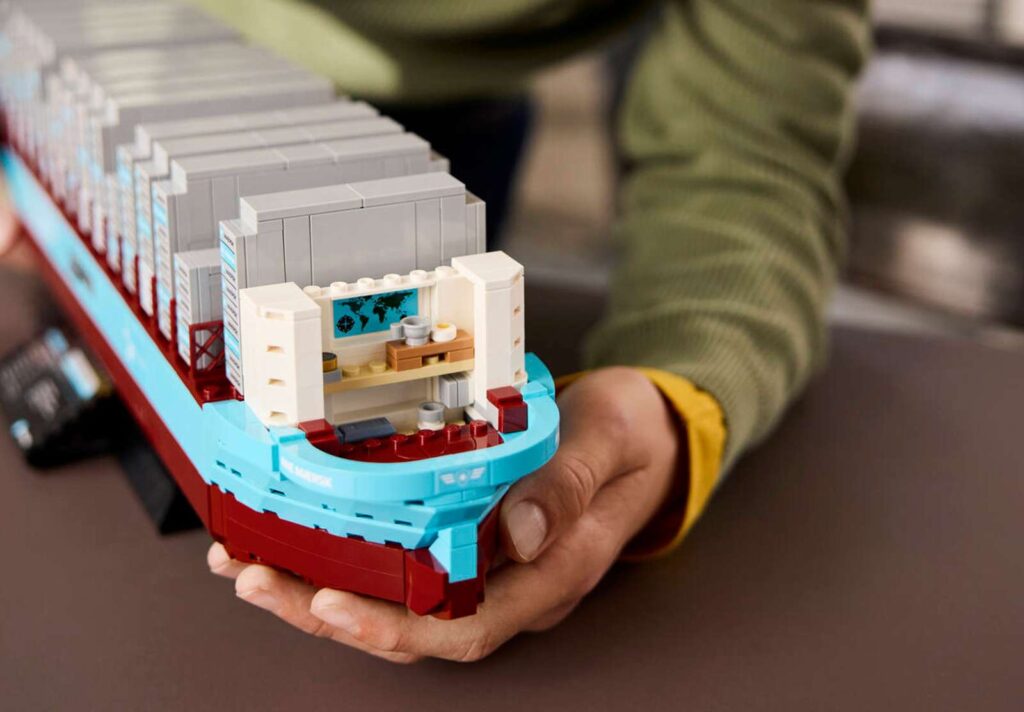 LEGO Maersk Dual-Fuel Container Vessel 40955 Icons