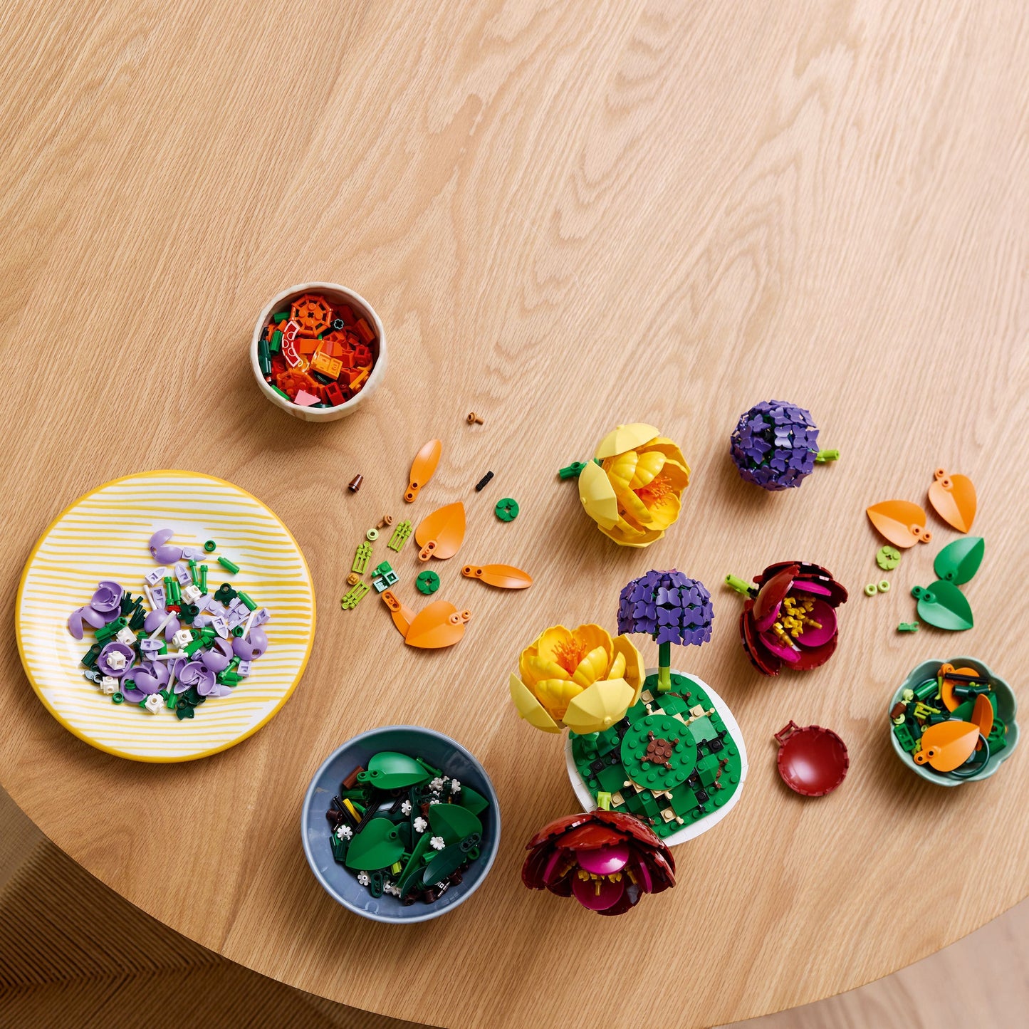 مجموعة ليغو لتنسيق الزهور ١٠٣٤٥ النباتية