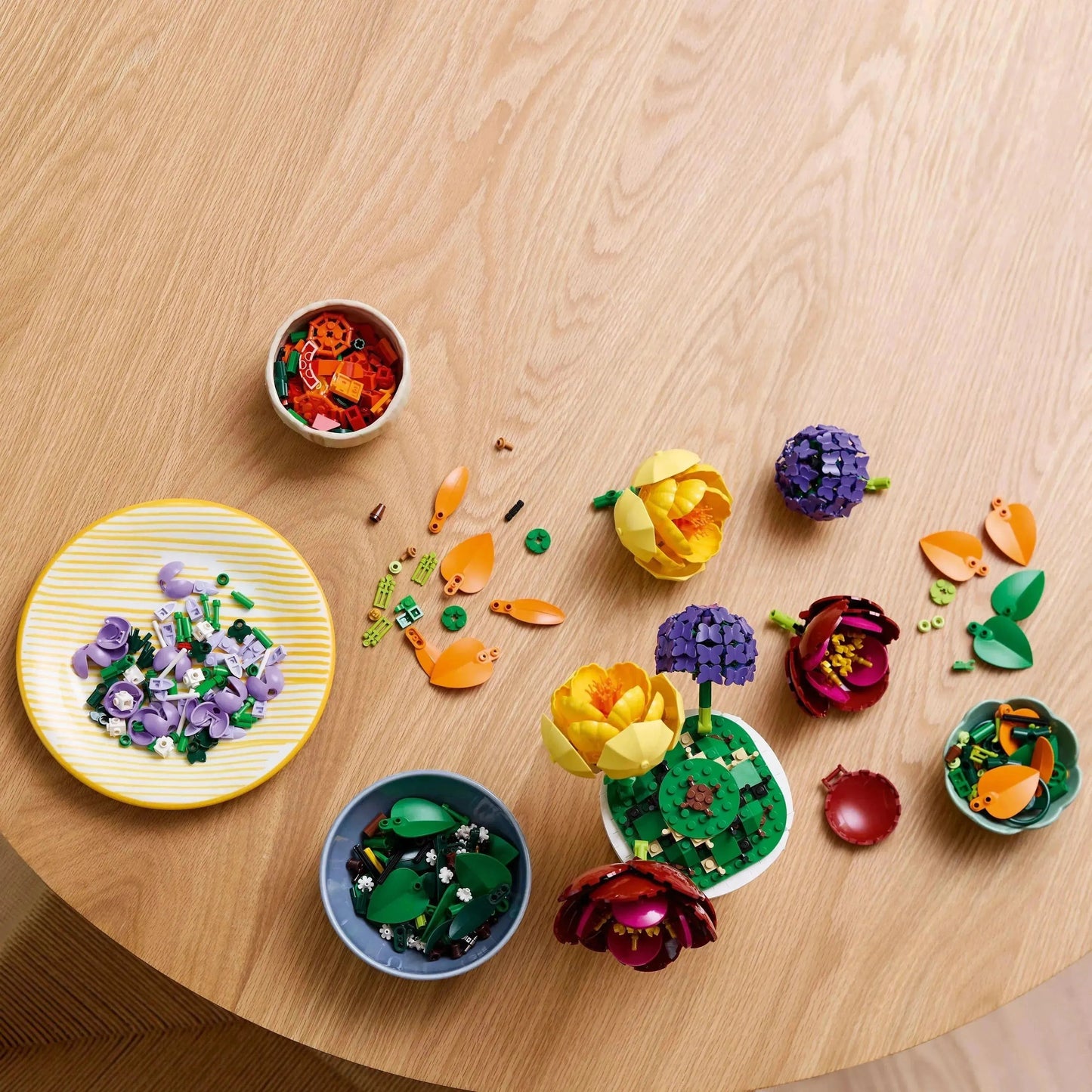 مجموعة ليغو لتنسيق الزهور ١٠٣٤٥ النباتية