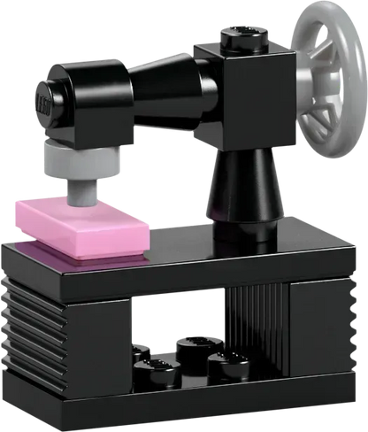 ليجو اسبوسترز كاستيل ان باردينكويتس 43275 ديزني