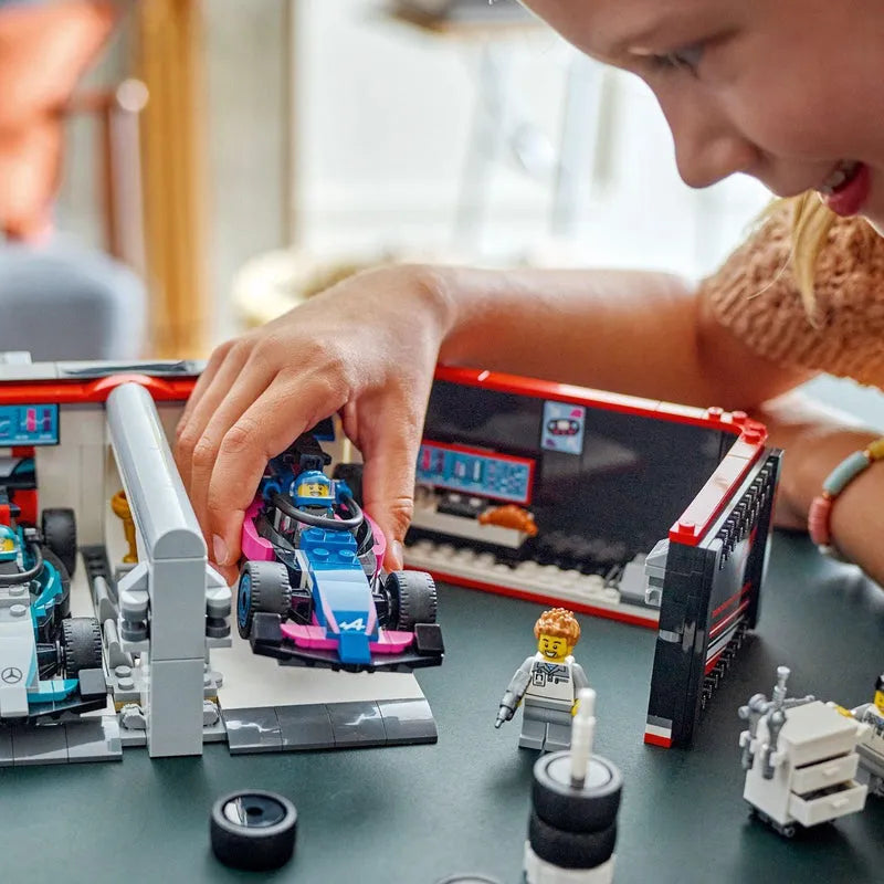 التقت LEGO Pitbox مع سيارة Mercedes AMG en Alpine F1 60444 City