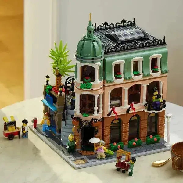 LEGO Boetiekhotel 10297 Creator Expert (€. 15,00 per week + €. 50,00 borg) LEGO ICONS @ 2TTOYS | Official LEGO shop😊🥰 LEGO €. 15.00