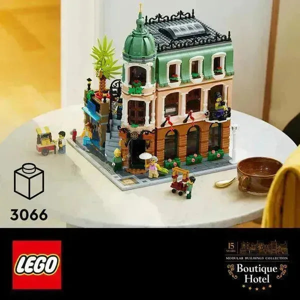 LEGO Boetiekhotel 10297 Creator Expert (€. 15,00 per week + €. 50,00 borg) LEGO ICONS @ 2TTOYS | Official LEGO shop😊🥰 LEGO €. 15.00