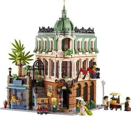 LEGO Boetiekhotel 10297 Creator Expert (€. 15,00 per week + €. 50,00 borg) LEGO ICONS @ 2TTOYS | Official LEGO shop😊🥰 LEGO €. 15.00