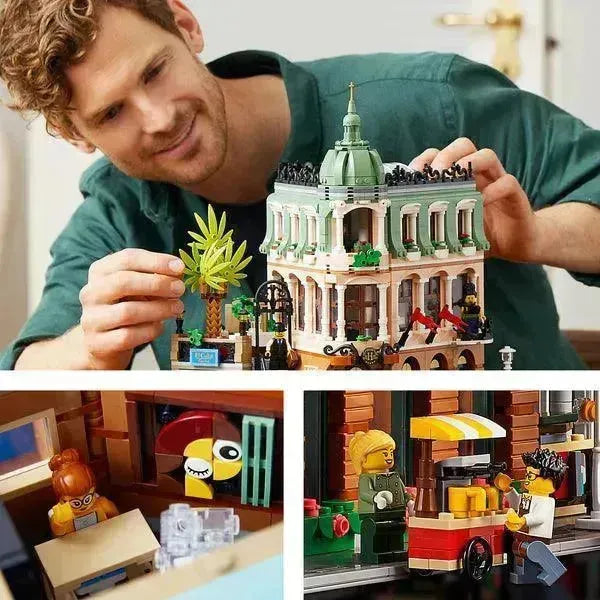 LEGO Boetiekhotel 10297 Creator Expert (€. 15,00 per week + €. 50,00 borg) LEGO ICONS @ 2TTOYS | Official LEGO shop😊🥰 LEGO €. 15.00